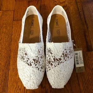 NEW Toms lace flats